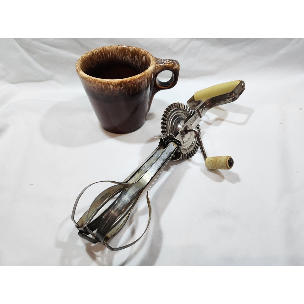 Vintage Hand Mixer- TAPLIN MFG CO. NEW BRITAIN CONN.USA & HULL OVENPROOF USA MUG